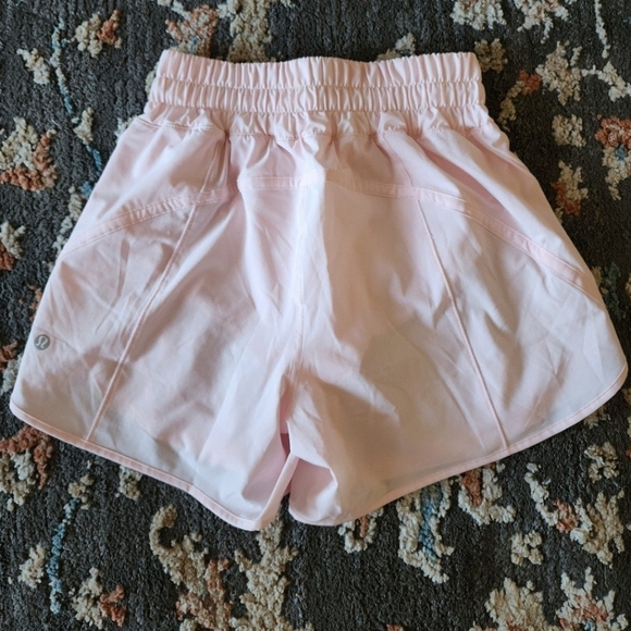 Lululemon Tracker Shorts Strawberry Milkshake - Picture 1 of 7